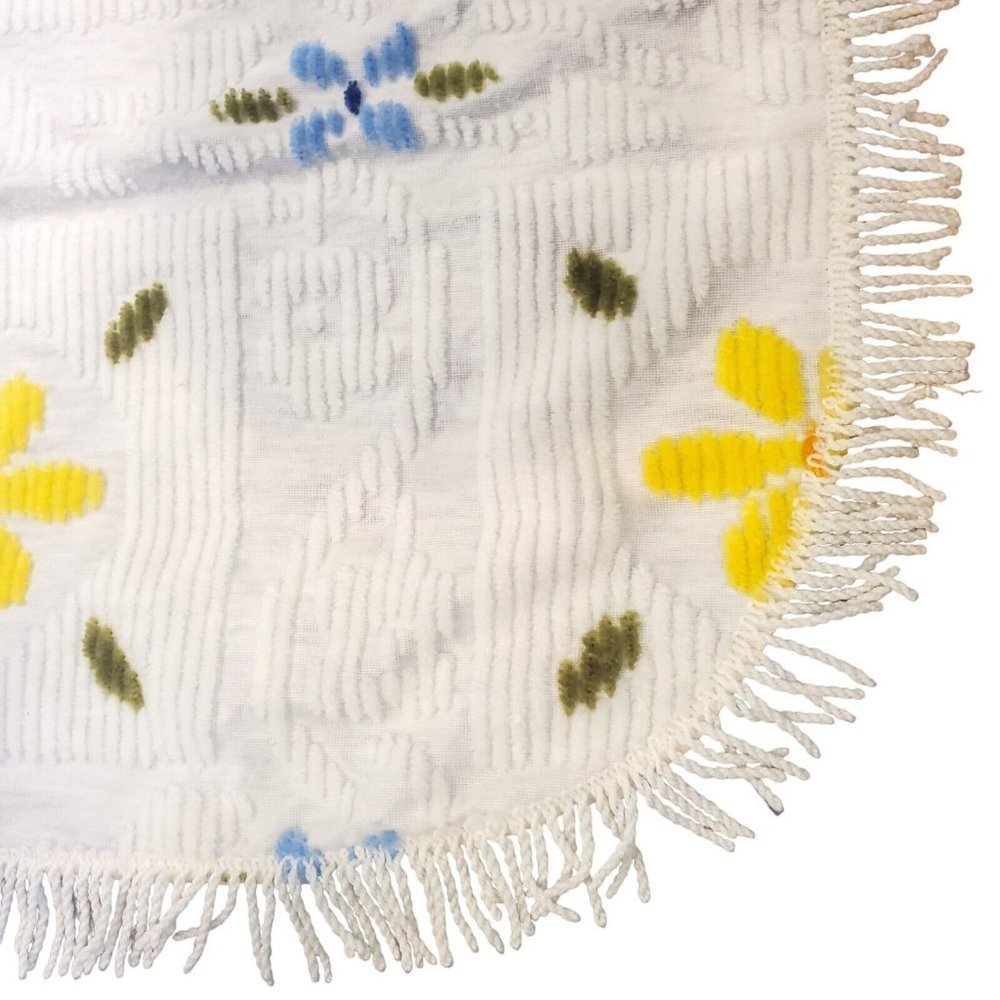 VTG 60s 70s Retro‎ White Chenille Floral Coverlet Comforter Queen Fringe 73X99